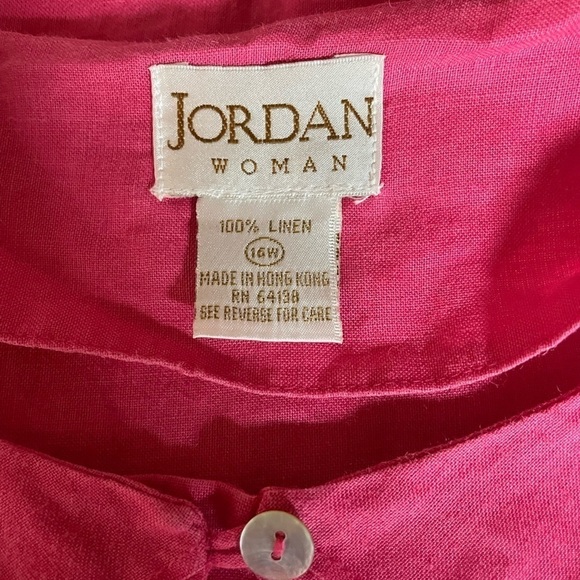 Jordan Woman 100% linen button down top. Dark pink with a window pane pattern. - Picture 4 of 4